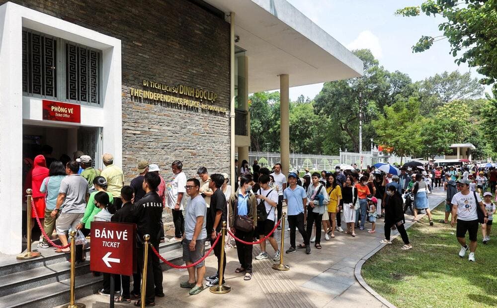 Visitors are encouraged to keep these tips in mind for the most memorable and fulfilling visit to the Independence Palace (Source: Dinh Doc Lap - Independence Palace)